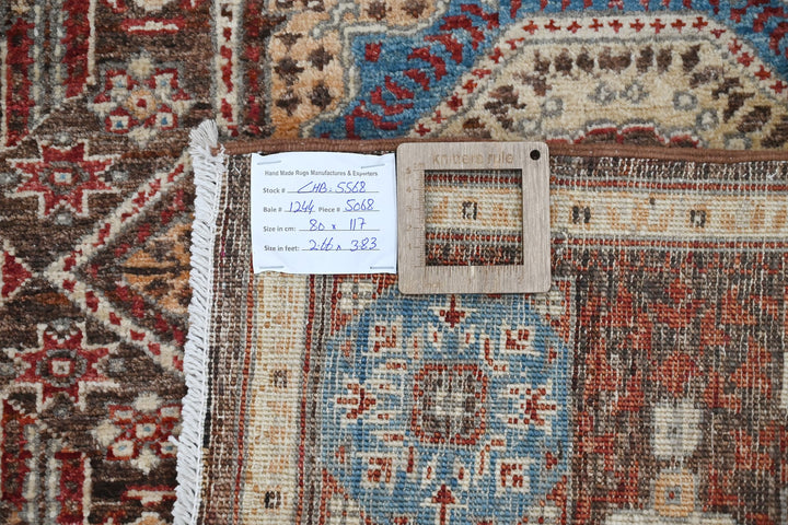 brown Accent rug 2' 7" x 3' 10"
