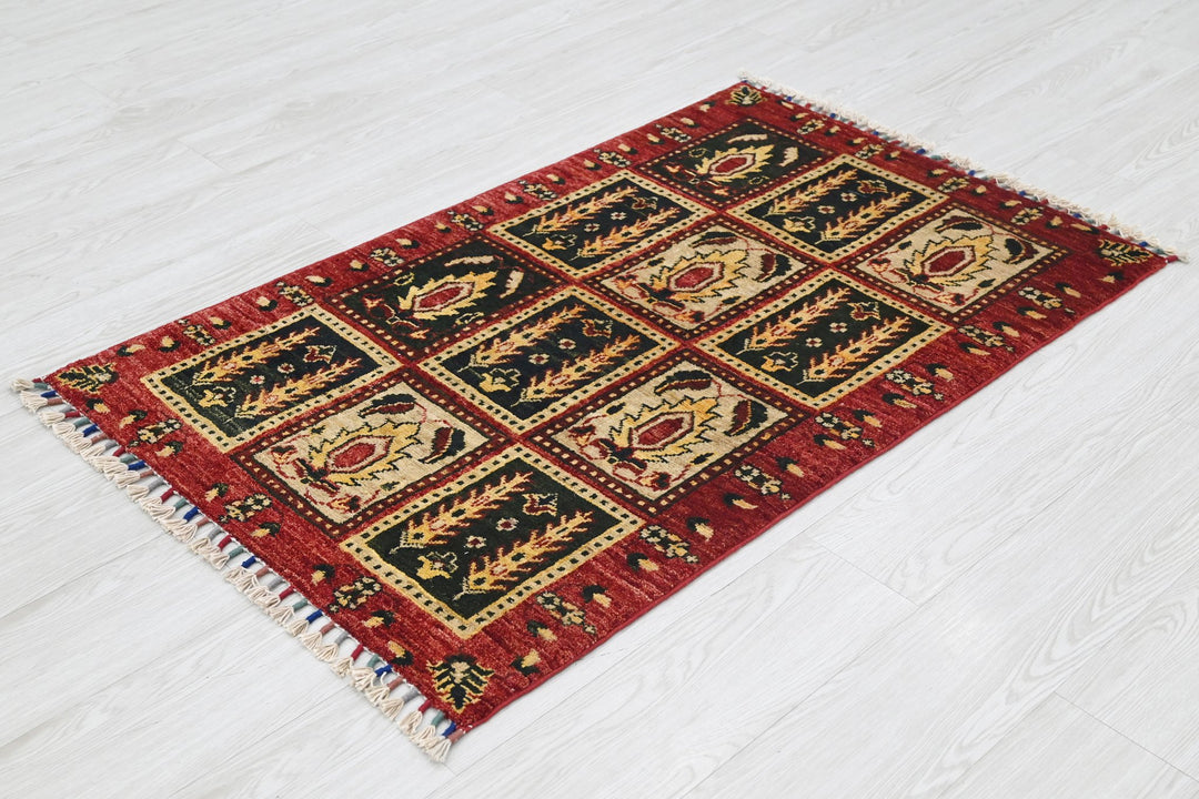 red Accent rug 2' 7" x 3' 10"
