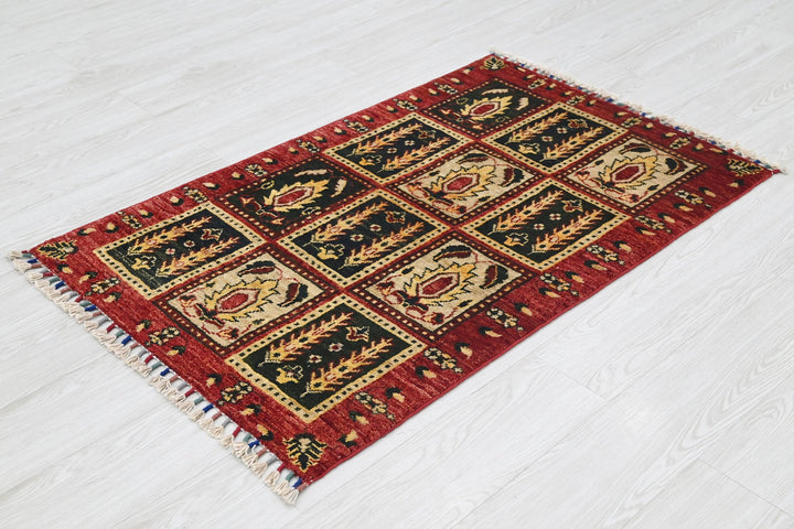 red Accent rug 2' 7" x 3' 10"