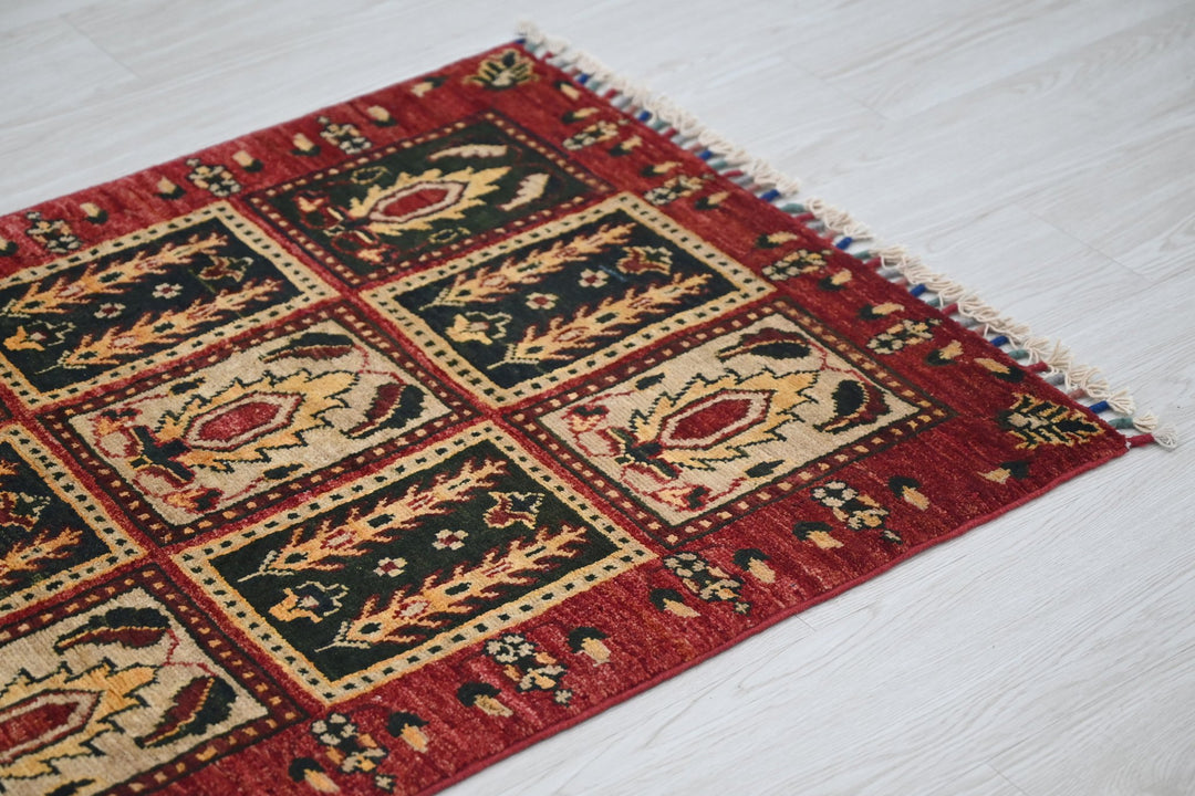 red Accent rug 2' 7" x 3' 10"