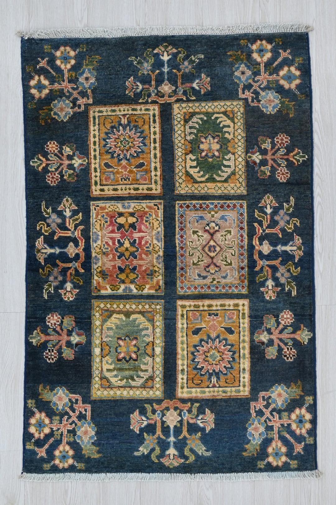 blue Accent rug 2' 6" x 4' 0"