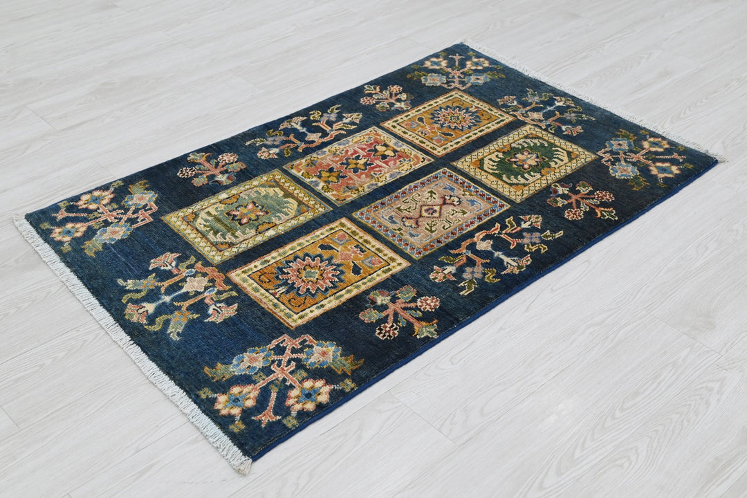 blue Accent rug 2' 6" x 4' 0"