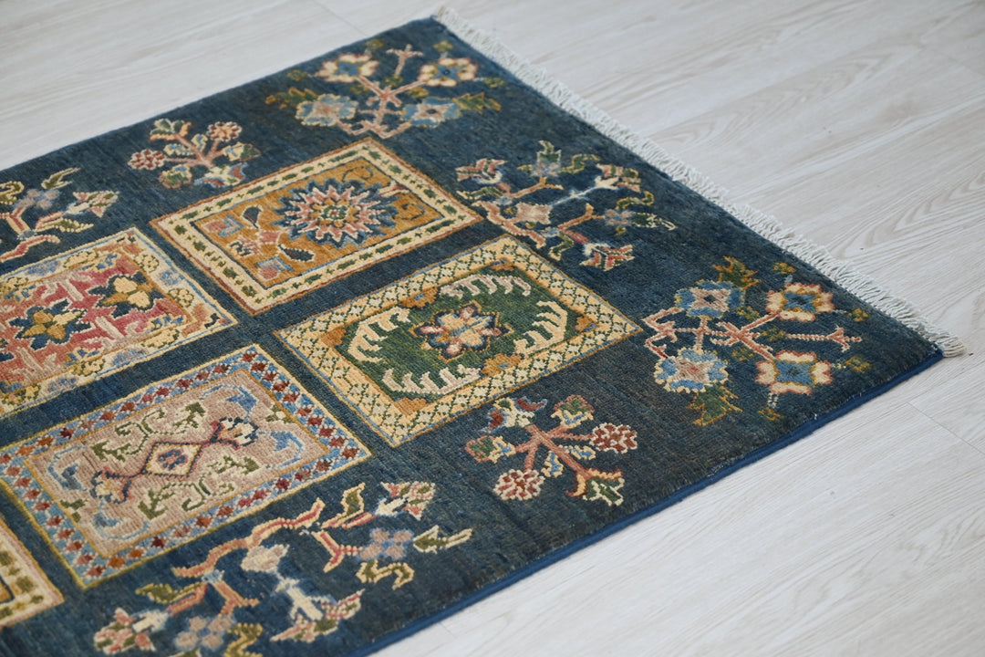 blue Accent rug 2' 6" x 4' 0"