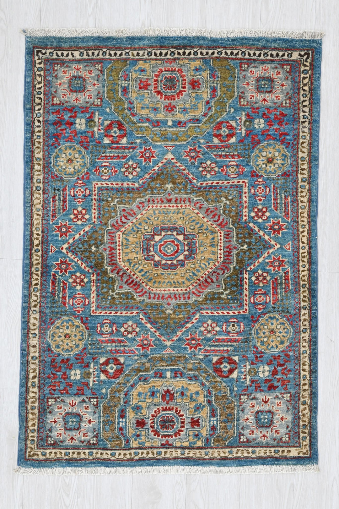 blue Accent rug 2' 9" x 4' 2"