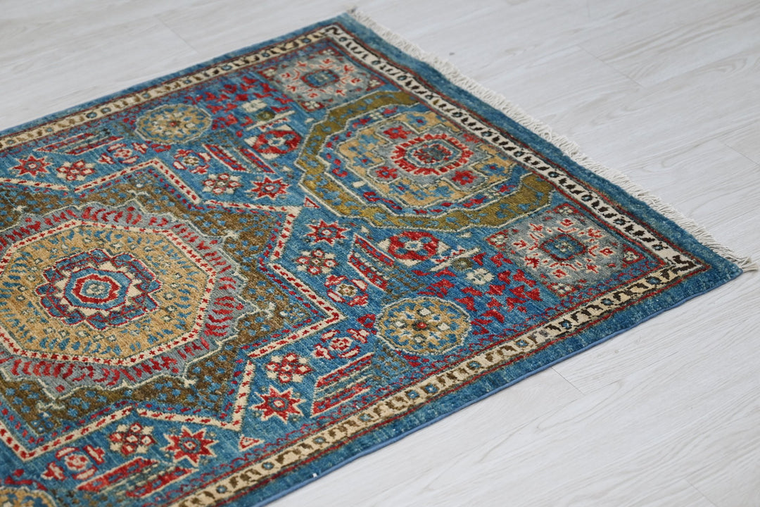blue Accent rug 2' 9" x 4' 2"