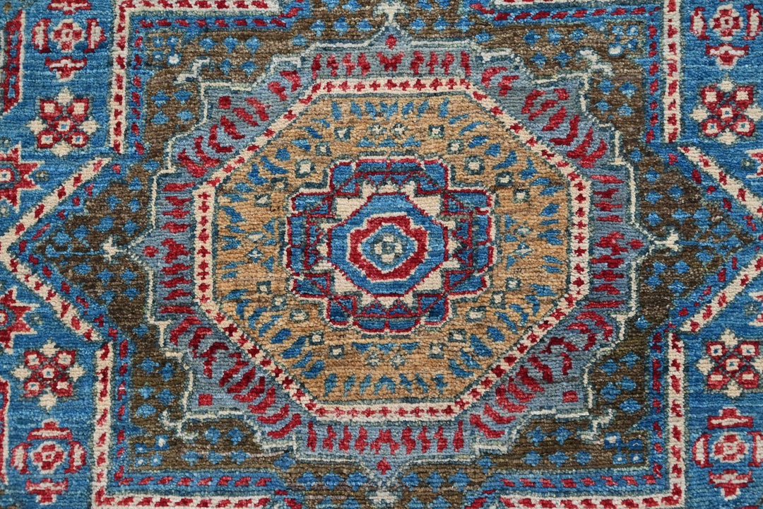 blue Accent rug 2' 9" x 4' 2"
