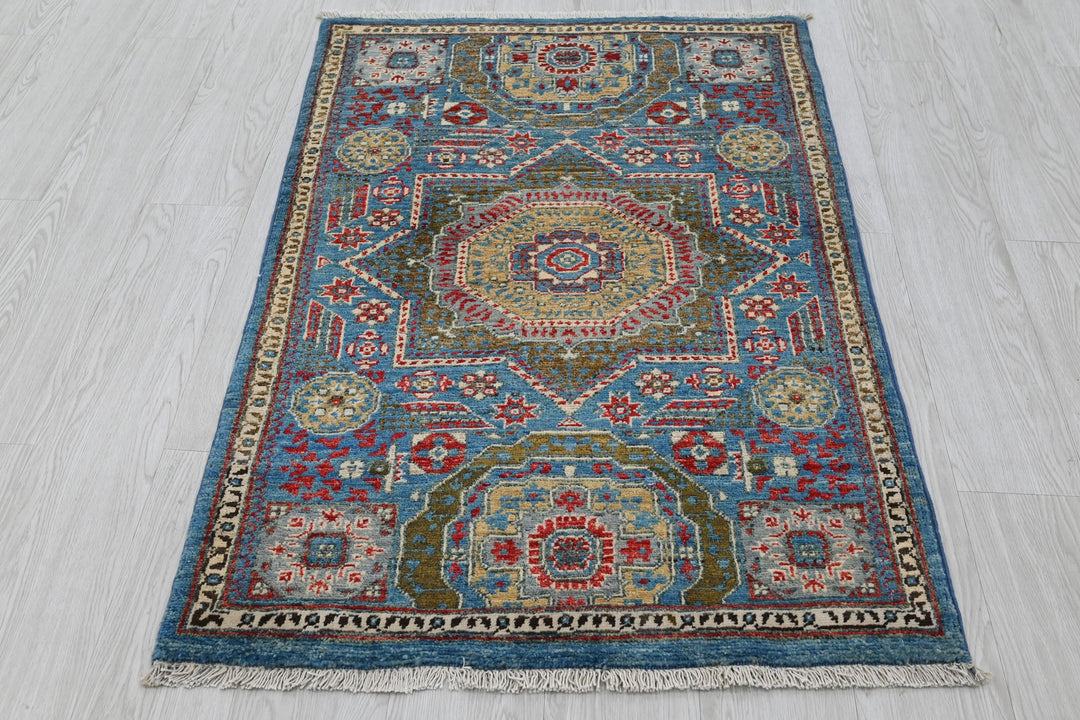 blue Accent rug 2' 9" x 4' 2"