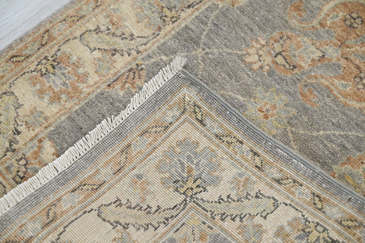 gray Accent rug 2' 2" x 3' 2"