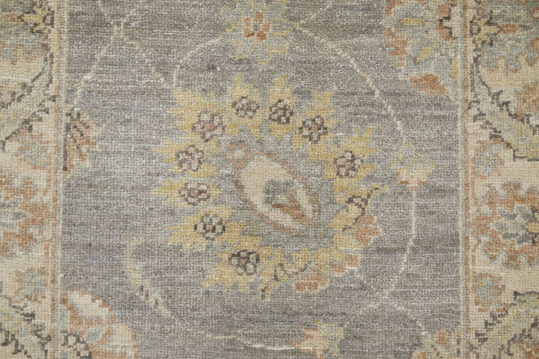 gray Accent rug 2' 2" x 3' 2"