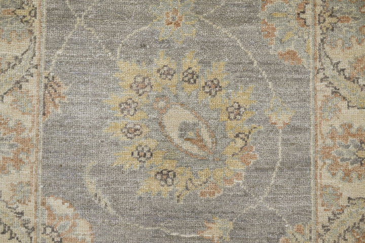 gray Accent rug 2' 2" x 3' 2"