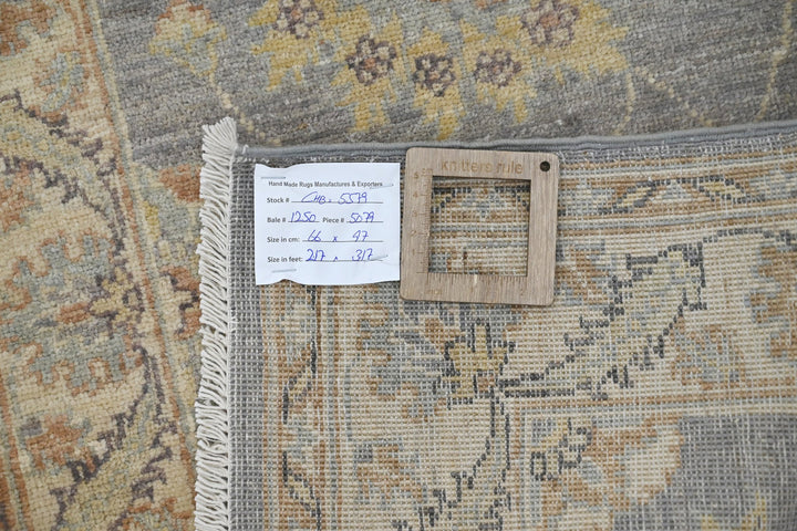 gray Accent rug 2' 2" x 3' 2"