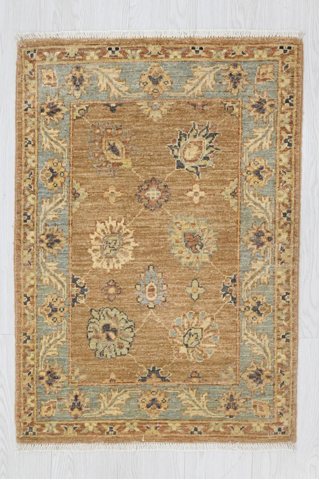 brown Accent rug 2' 1" x 3' 2"