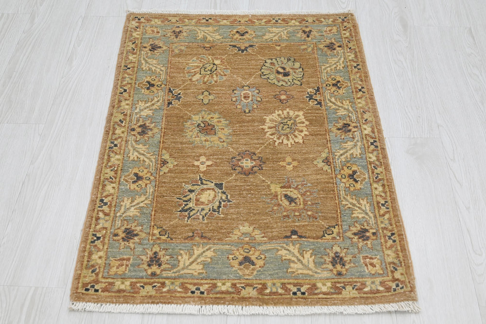 brown Accent rug 2' 1" x 3' 2"