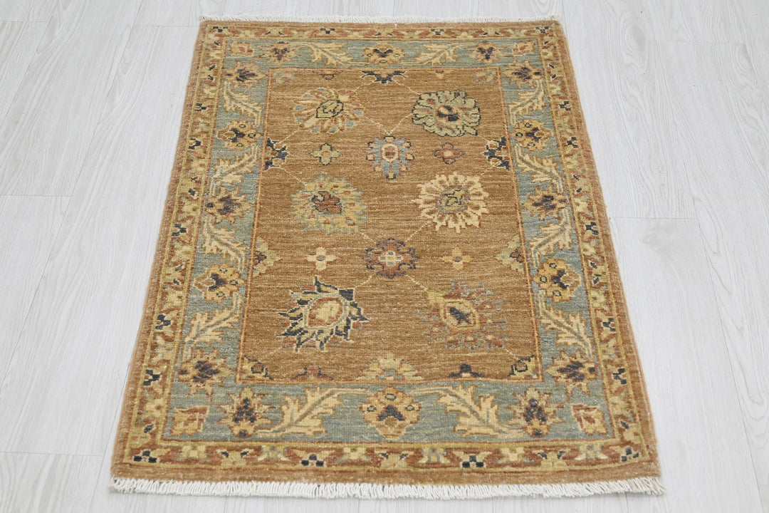 brown Accent rug 2' 1" x 3' 2"