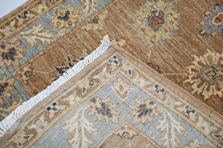 brown Accent rug 2' 1" x 3' 2"