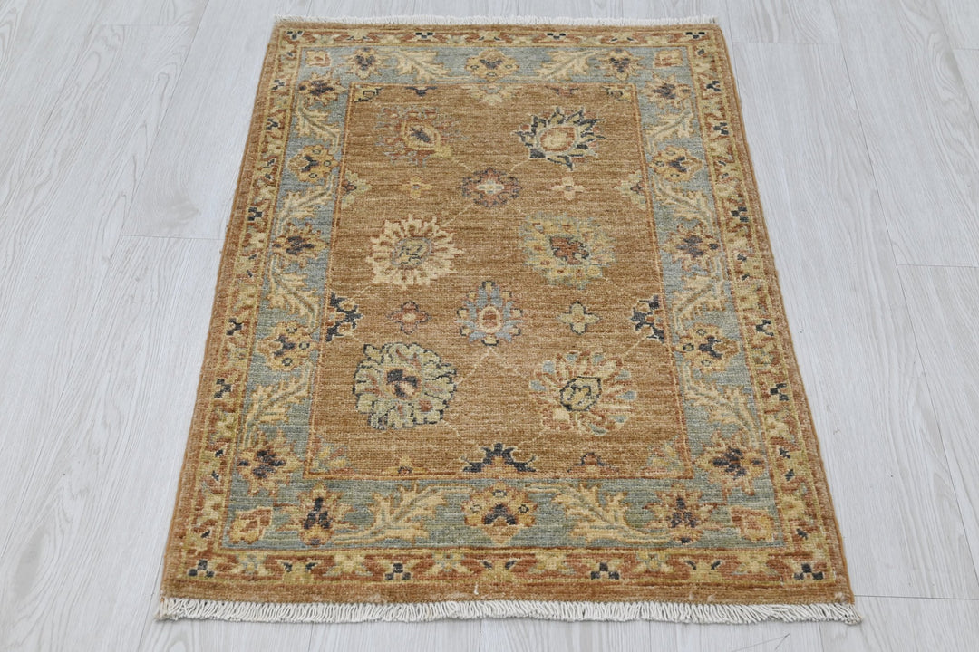 brown Accent rug 2' 1" x 3' 2"