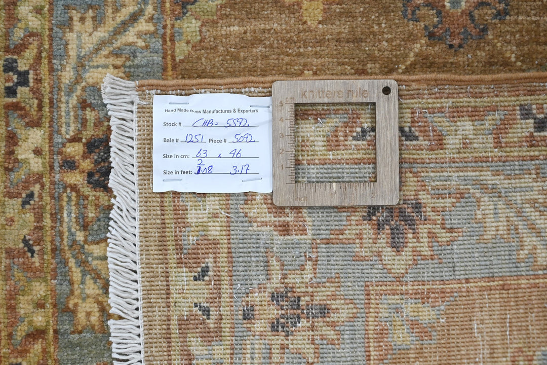 brown Accent rug 2' 1" x 3' 2"