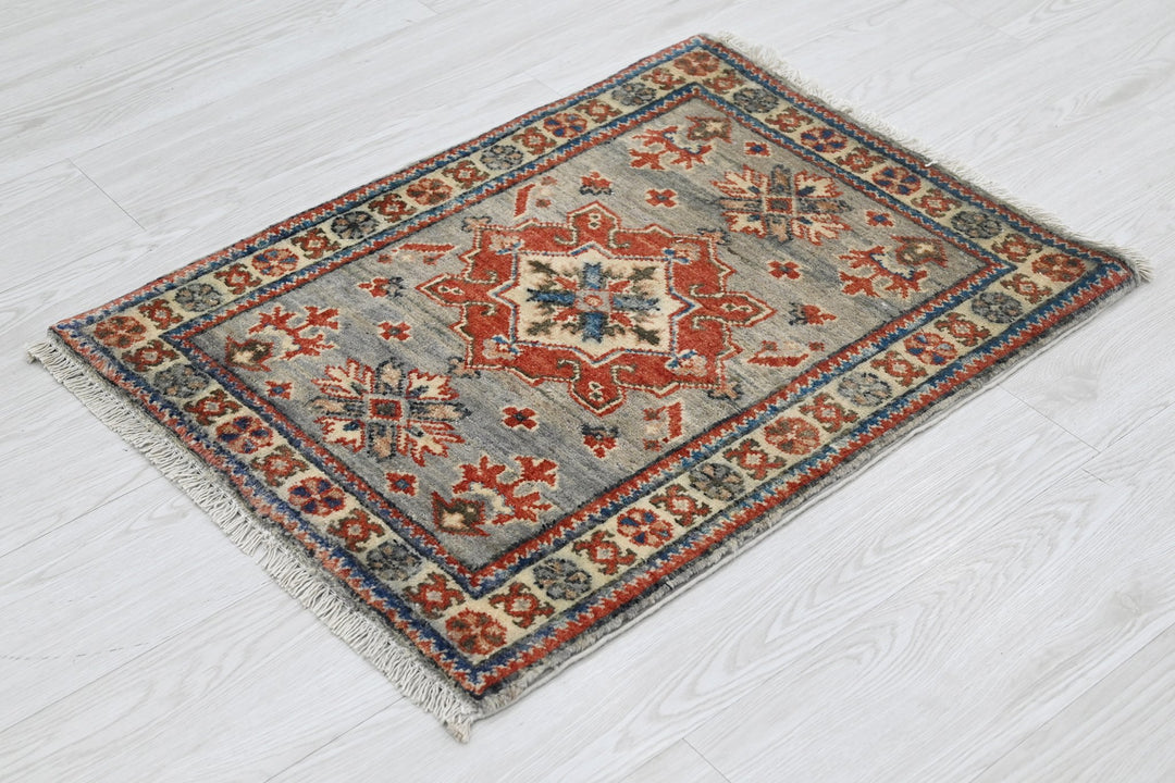 gray Mini rug 1' 11" x 2' 6"
