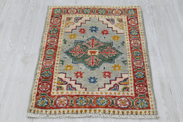 gray Mini rug 1' 10" x 2' 7"