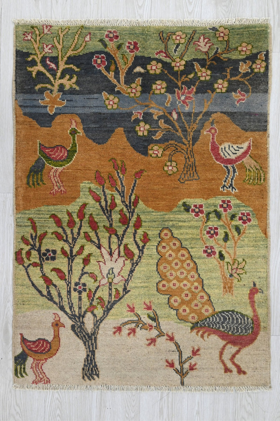 green Accent rug 2' 7" x 3' 9"