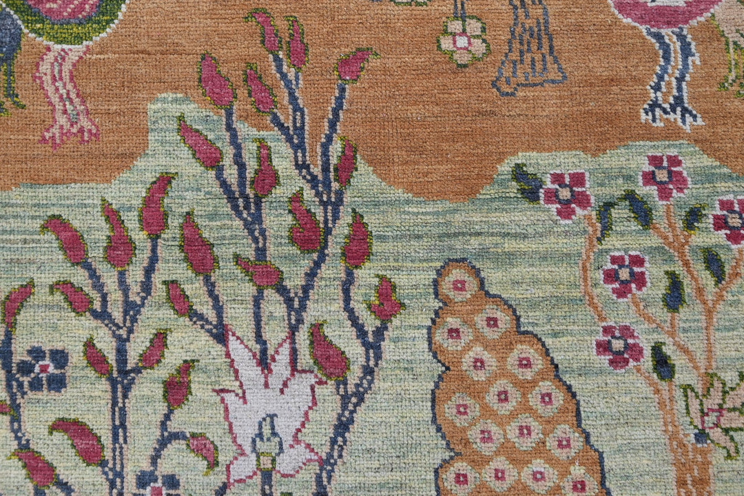 green Accent rug 2' 7" x 3' 9"