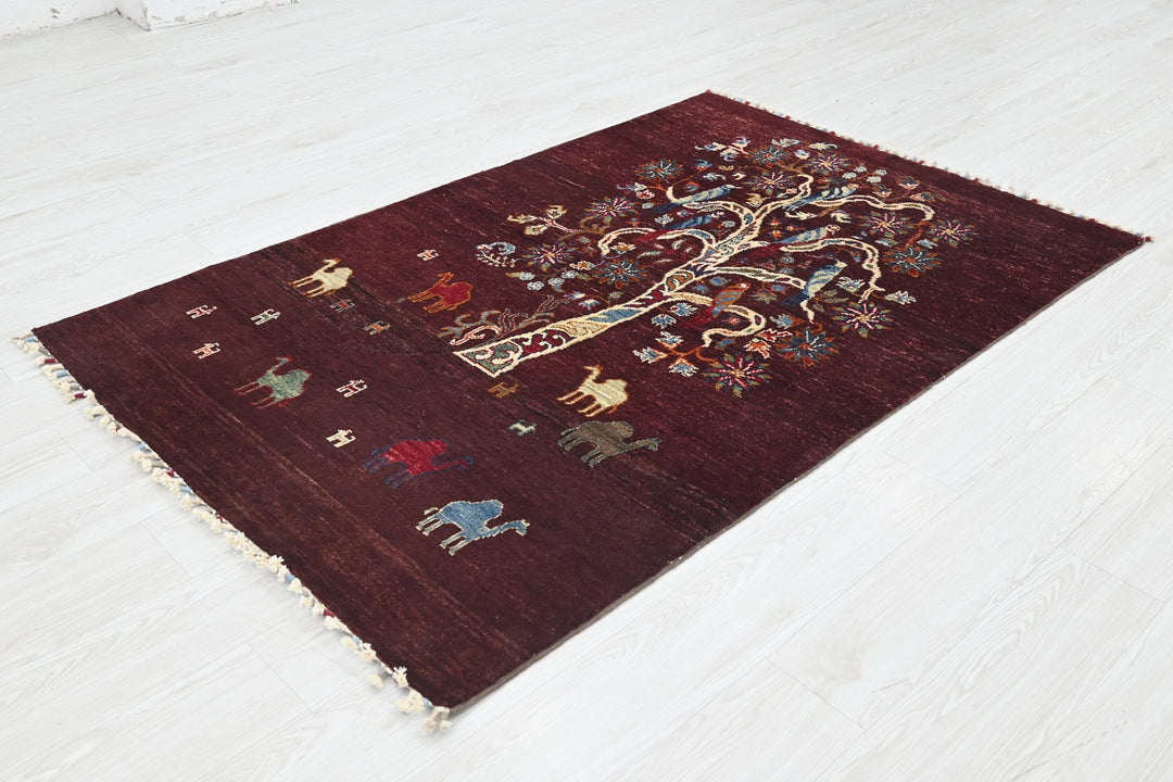 red Accent rug 3' 9" x 5' 10"