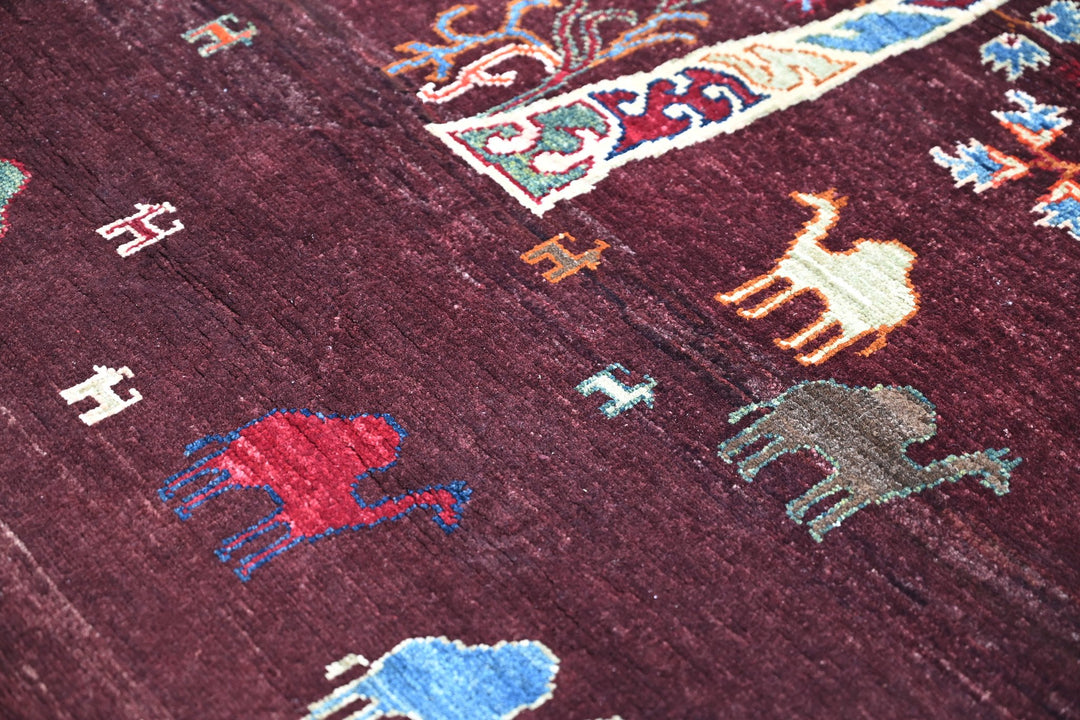 red Accent rug 3' 9" x 5' 10"