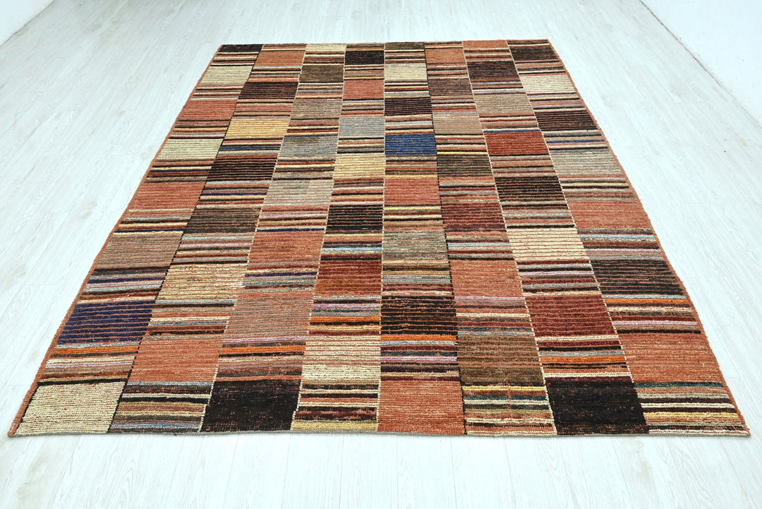 brown Large rug 7' 1" x 9' 4"