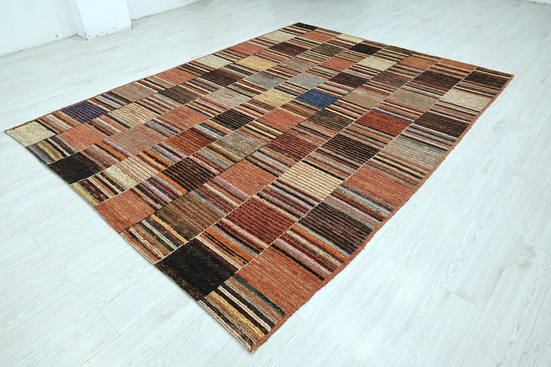 brown Large rug 7' 1" x 9' 4"
