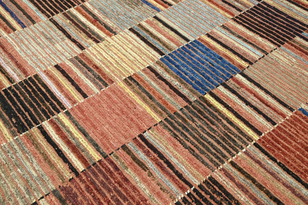 brown Large rug 7' 1" x 9' 4"