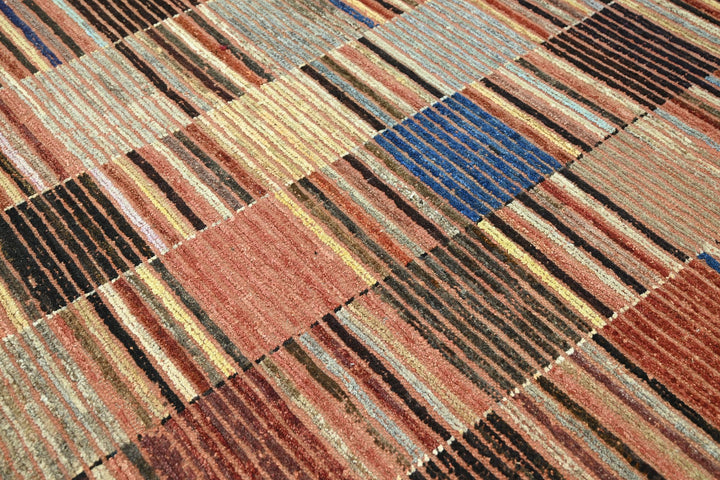 brown Large rug 7' 1" x 9' 4"