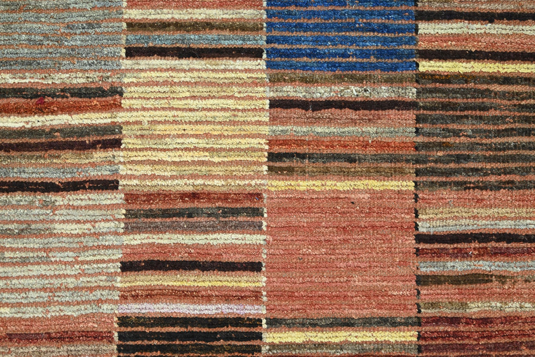 brown Large rug 7' 1" x 9' 4"