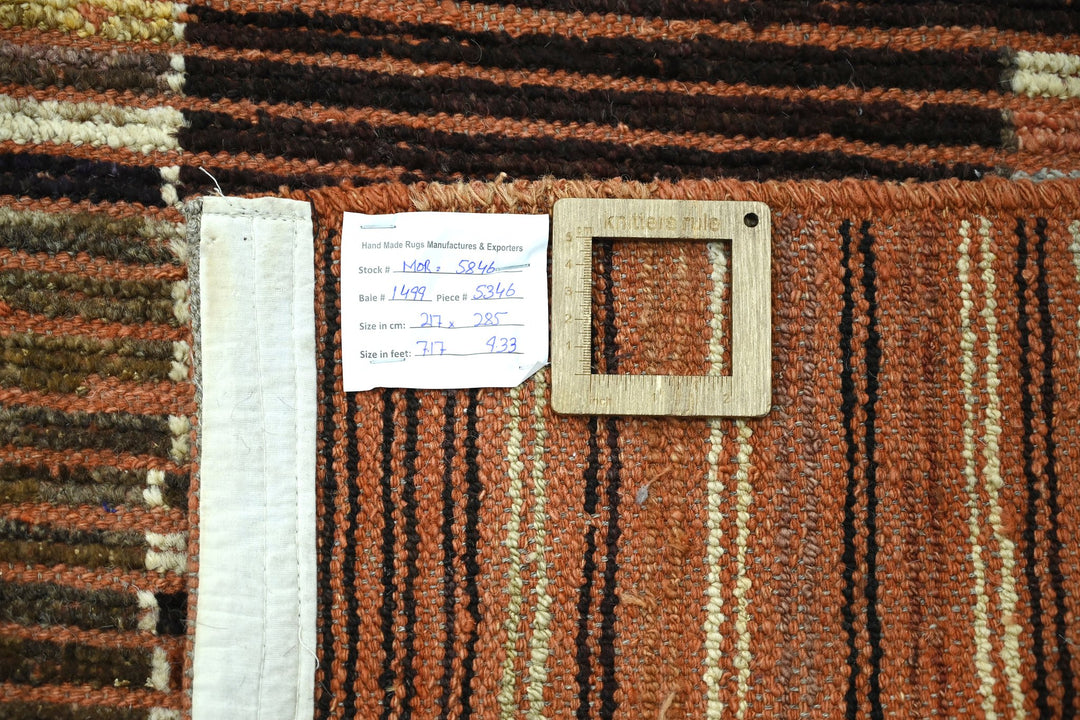 brown Large rug 7' 1" x 9' 4"