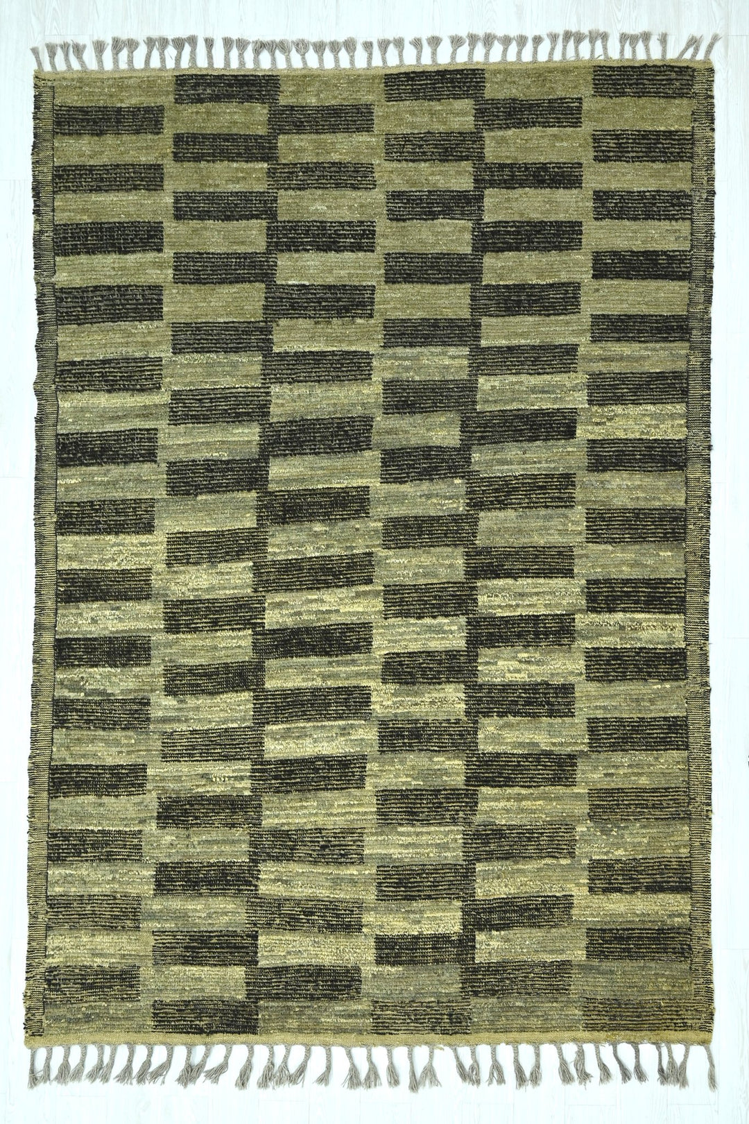 green Large rug 6' 9" x 9' 7"