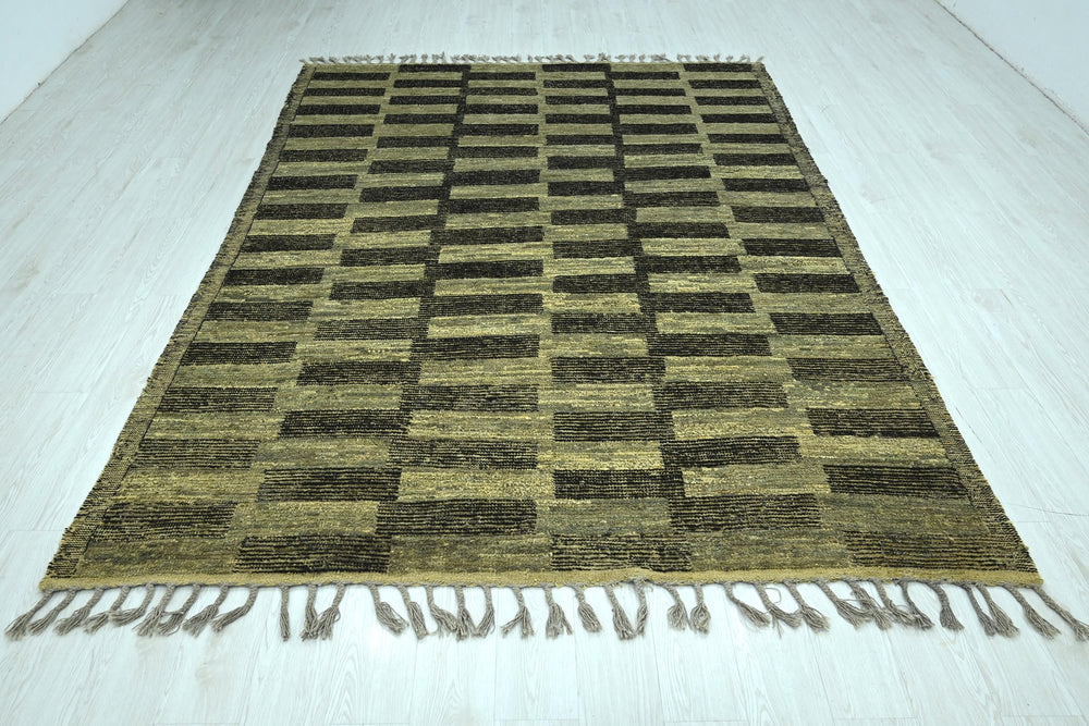 green Large rug 6' 9" x 9' 7"