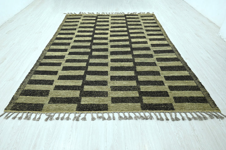 green Large rug 6' 9" x 9' 7"