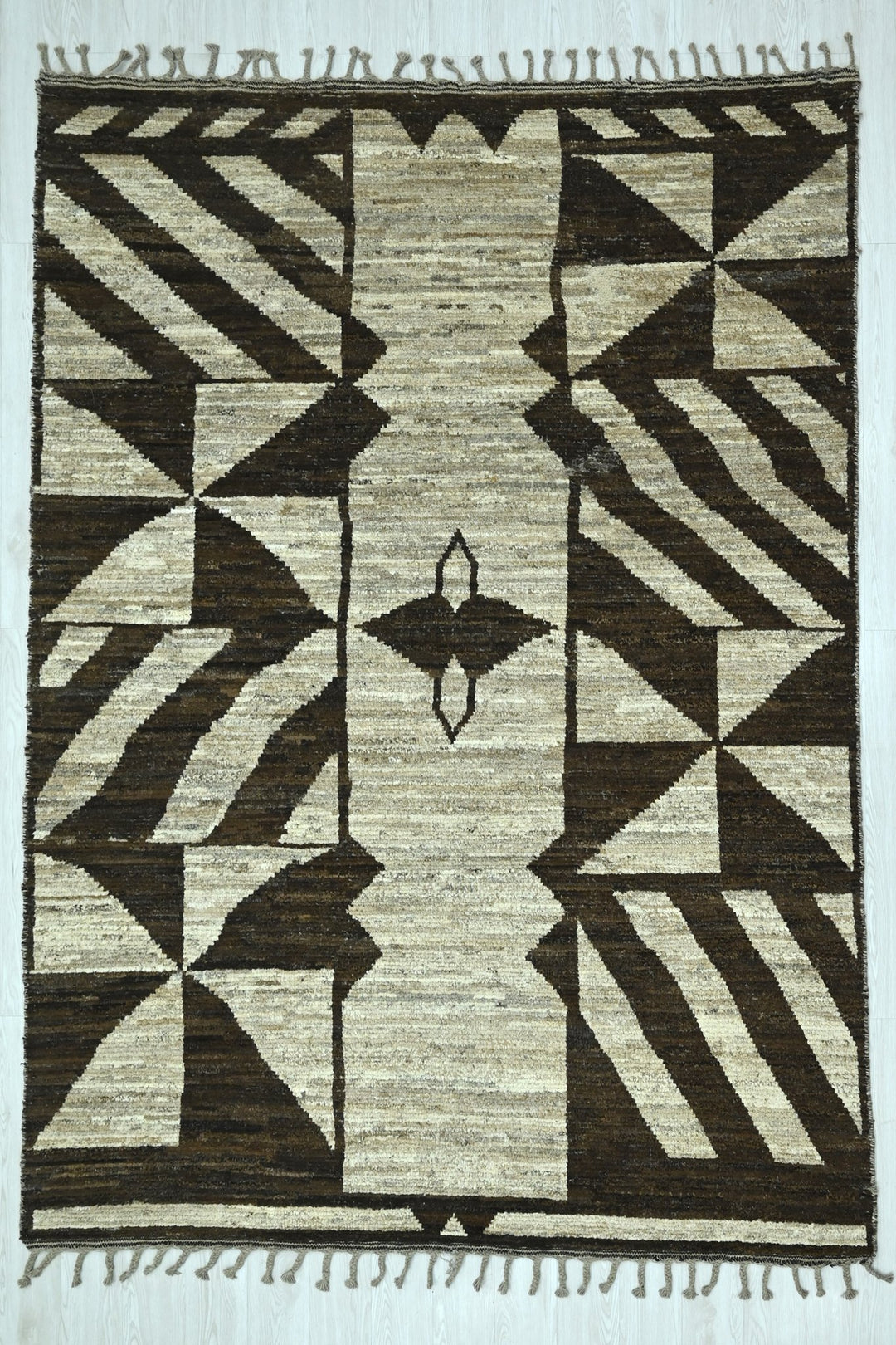 brown Large rug 6' 9" x 9' 0"