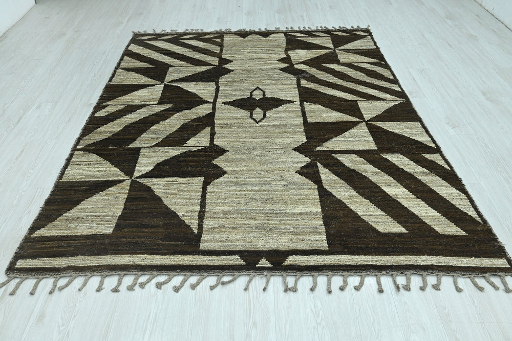 brown Large rug 6' 9" x 9' 0"