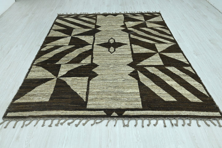 brown Large rug 6' 9" x 9' 0"