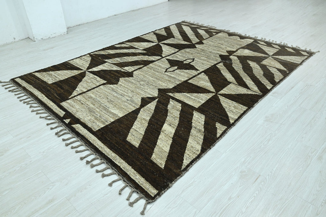 brown Large rug 6' 9" x 9' 0"