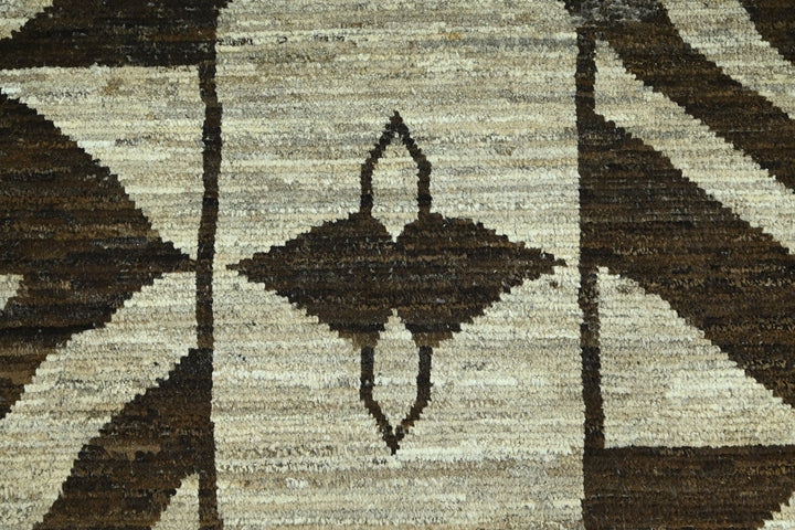 brown Large rug 6' 9" x 9' 0"
