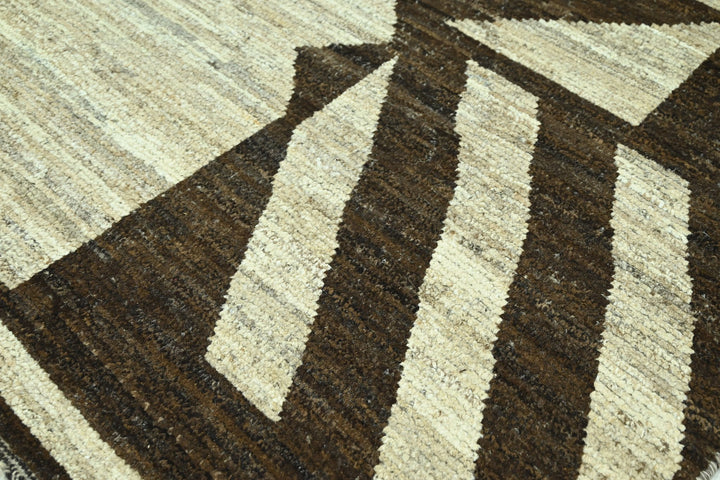 brown Large rug 6' 9" x 9' 0"