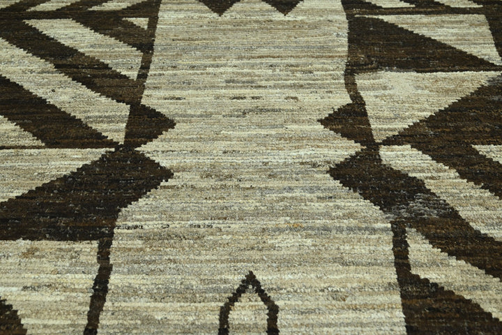 brown Large rug 6' 9" x 9' 0"