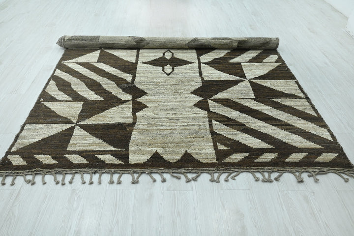 brown Large rug 6' 9" x 9' 0"
