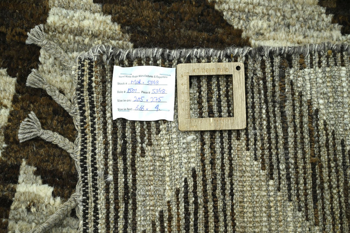 brown Large rug 6' 9" x 9' 0"