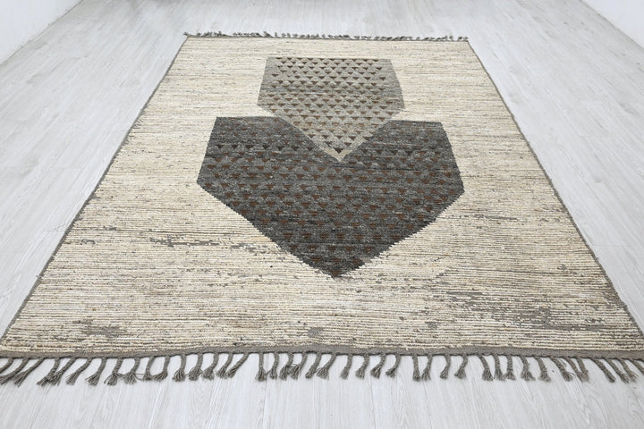 white Large rug 6' 7" x 9' 4"