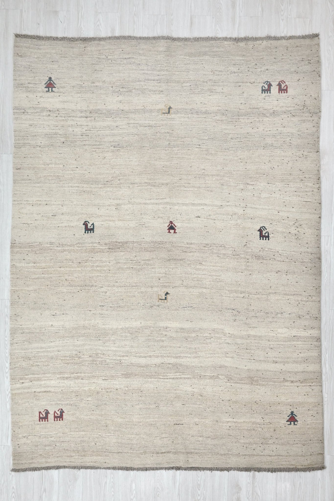 white Medium rug 6' 5" x 8' 10"