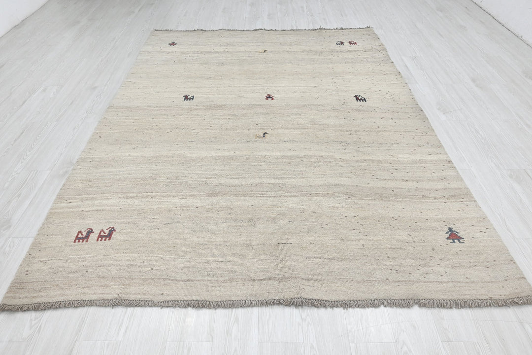 white Medium rug 6' 5" x 8' 10"