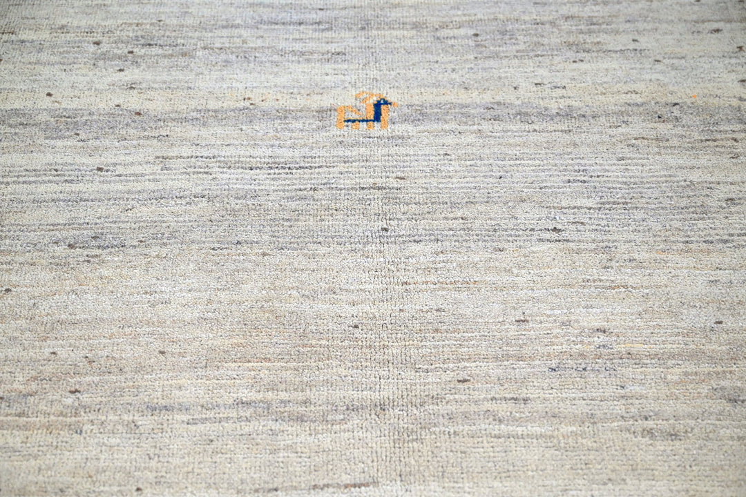 white Medium rug 6' 5" x 8' 10"