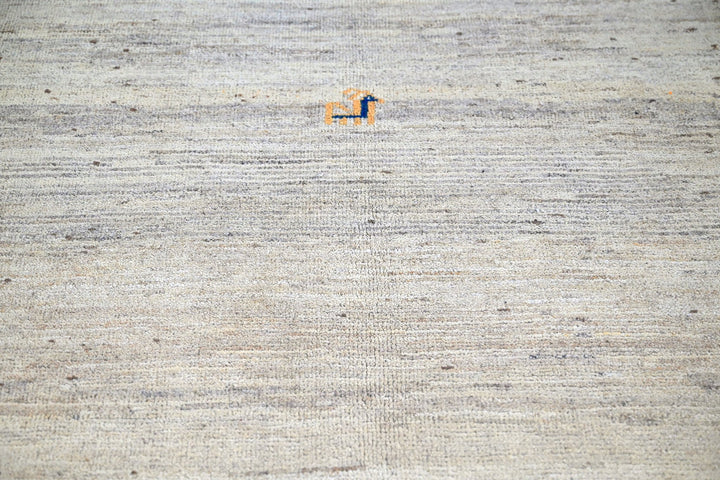 white Medium rug 6' 5" x 8' 10"